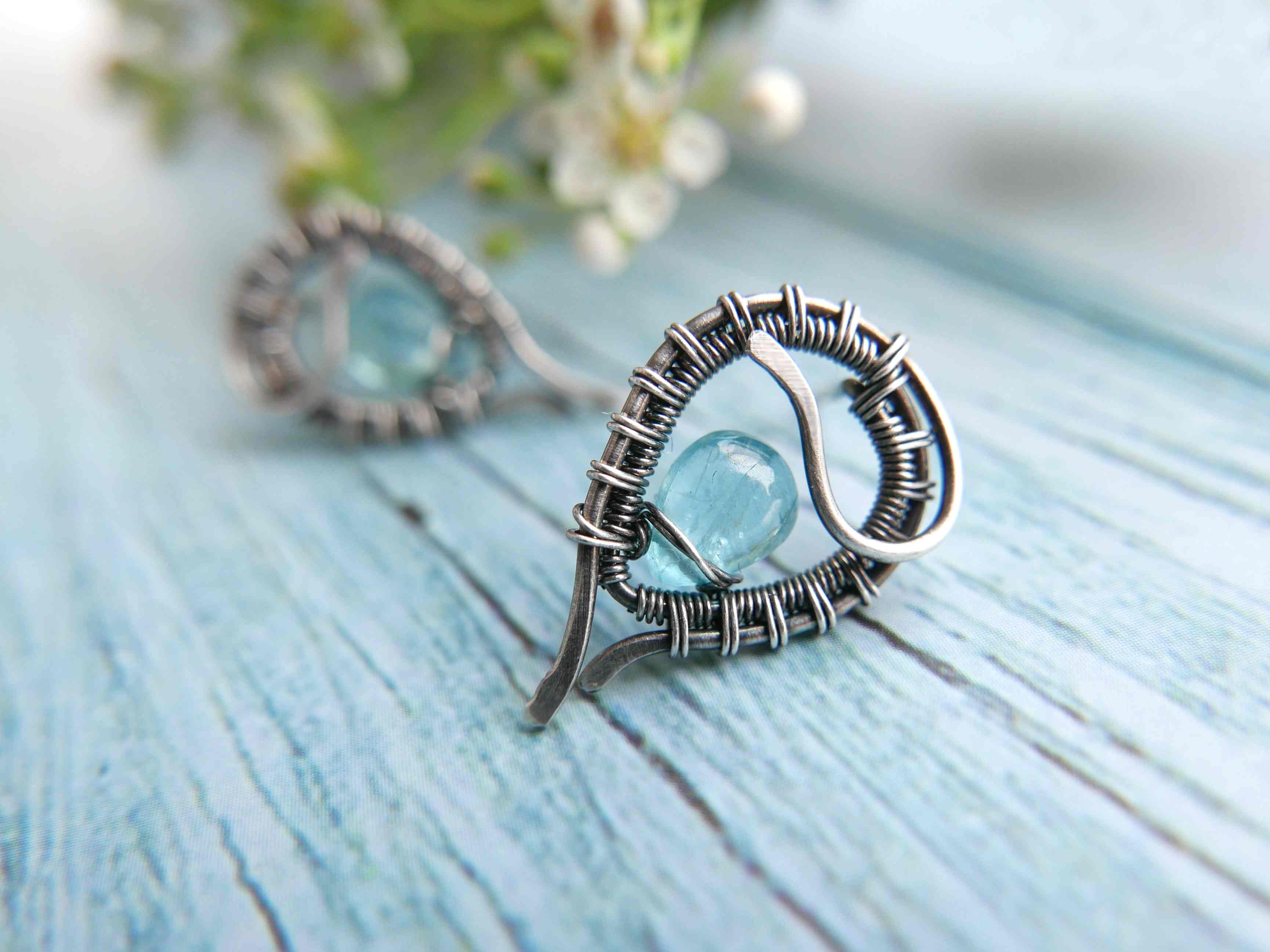 stribrne nausnice s apatitem